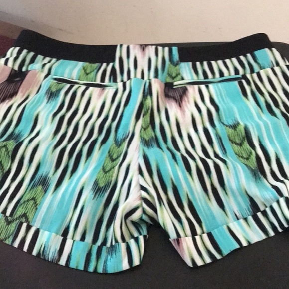 Jennifer Lopez size 12 high waist silky aqua /black white Aztec print shorts - Picture 4 of 10